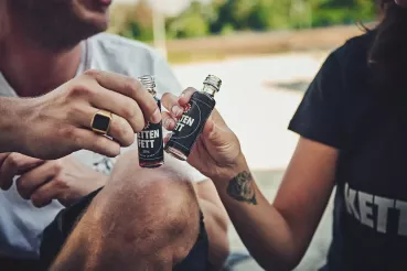 KETTENFETT Lakritzlikör, 16 x 20ml Würfel Kurze